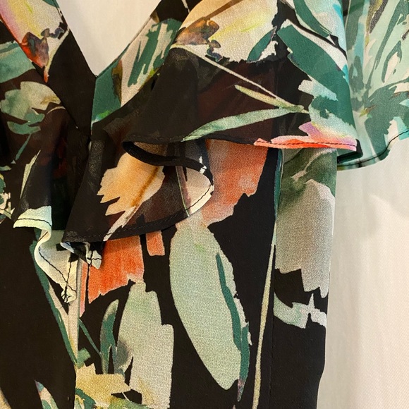 Fancy Floral Jumpsuit - Picture 4 of 10